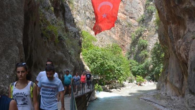 Saklıkent Kanyonuna ziyaretçi akını