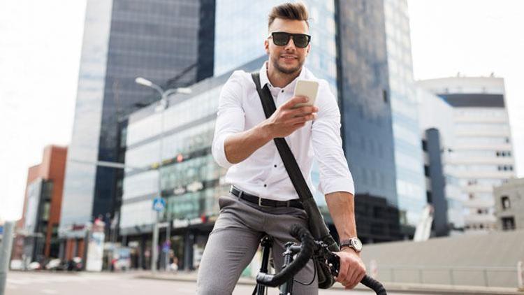 Hollanda’da bisiklet kullananlara cep telefonu yasaklandı