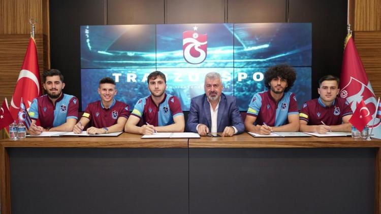 Trabzonsporda 9 genç futbolcu için imza töreni