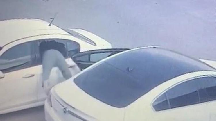 Otomobildeki hırsızlık güvenlik kamerasında