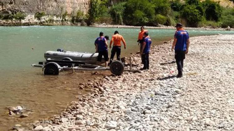 Sular çekilince otomobil ortaya çıktı