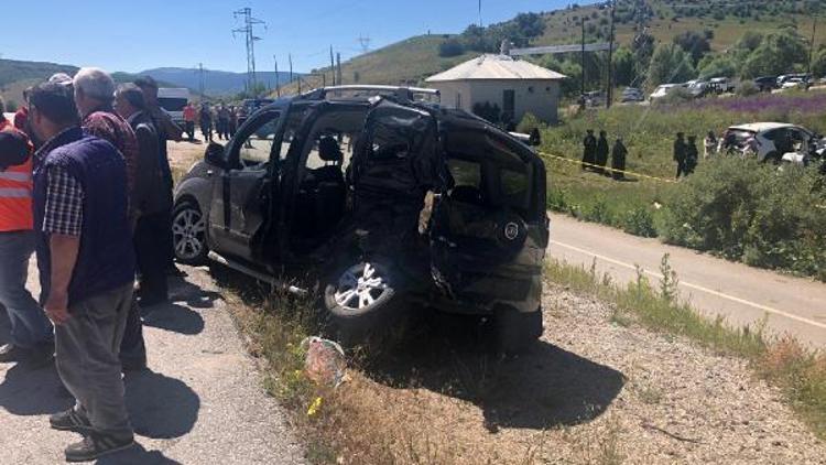 Erzincan’da kaza: 3 ölü, 6 yaralı... Cenaze için geldikleri köyün girişinde hayatını kaybettiler