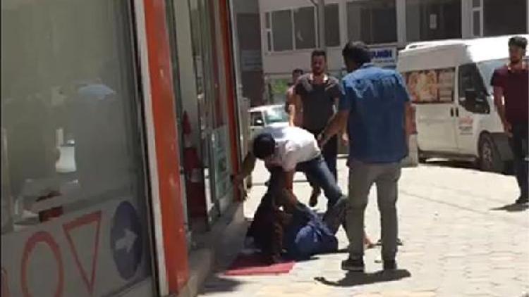 Mardinde eski koca dehşeti; kucağında bebeği olan kadını dövüp, bıçakladı