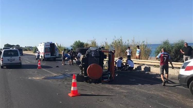 Minibüsle cip çarpıştı: 8 turist yaralandı