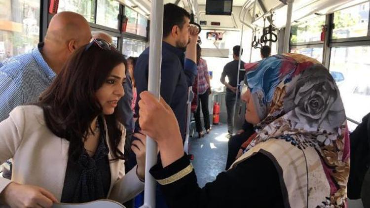 Van Büyükşehir Belediye Başkanı, otobüste yolcuları dinledi