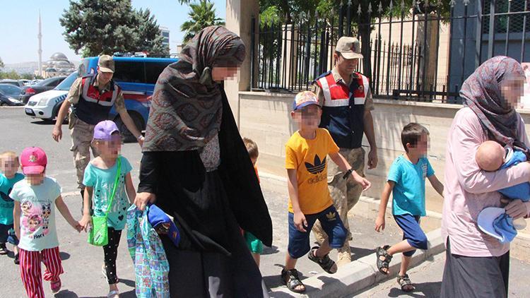 DEAŞlı Rus kadınlar, 9 çocukla sınırda yakalandı