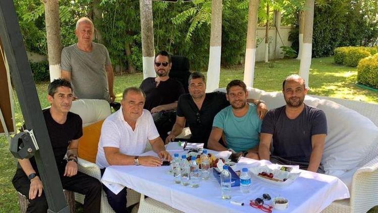 Galatasarayda transfer zirvesi Fatih Terim ve ekibi...