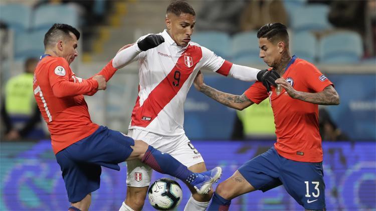 Medel ve Isla yıkıldı Peru, Şiliyi devirip Kupa Amerikada finale yükseldi