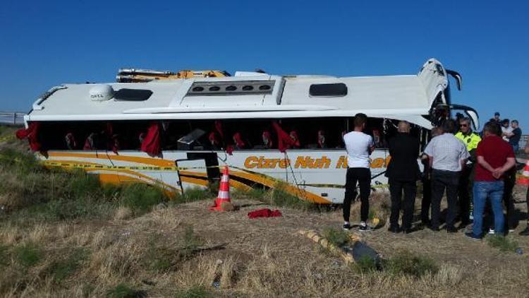 Aksarayda yolcu otobüsü devrildi: 41 yaralı