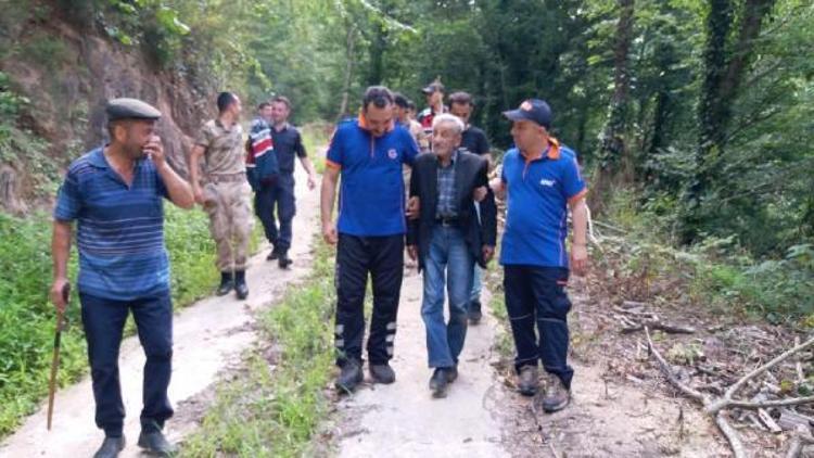 Kayıp yaşlı adam 22 saat sonra ormanda bulundu