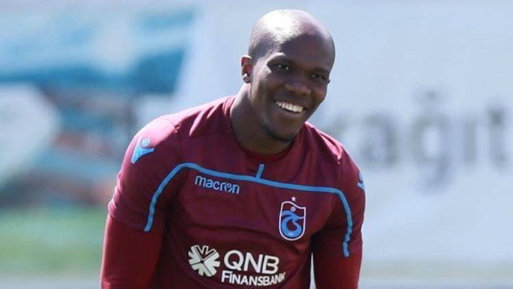 Trabzonspor, Nwakaemenin sözleşmesini uzattı