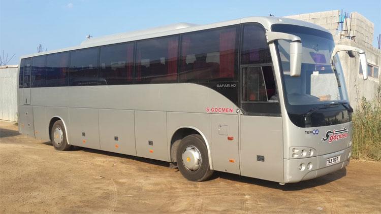 Rumlar, 25 turistin taşıdığı Türk plakalı otobüse saldırdı