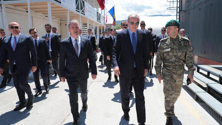 Cumhurbaşkanı Erdoğan Butmirdeki Türk askerlerini ziyaret etti