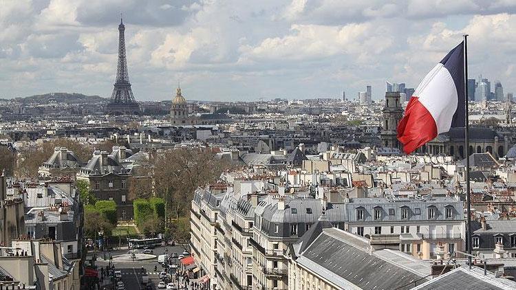 Fransa, uçak biletlerinden çevre için vergi alacak