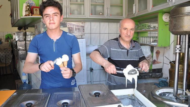 Kütahya'da bir dondurmacı üretti, Türkiye'nin her yerinden sipariş yağıyor