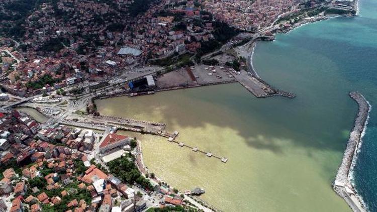 Zonguldakta deniz çamur rengini aldı