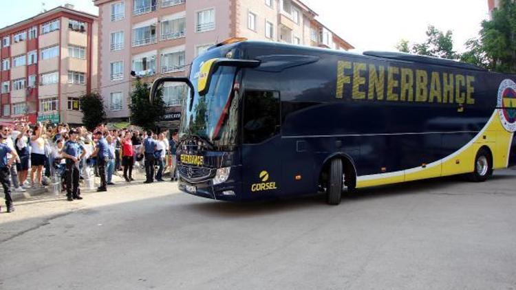 Fenerbahçeye Bolu Stadında coşkulu karşılama