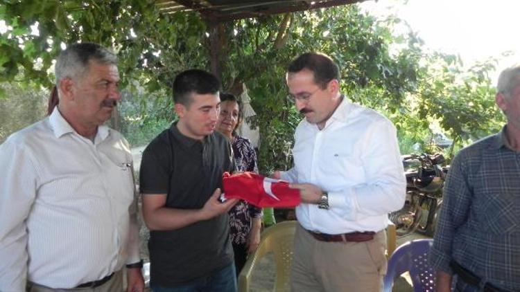 AK Parti İzmir Milletvekili 15 Temmuz gazisini ziyaret etti