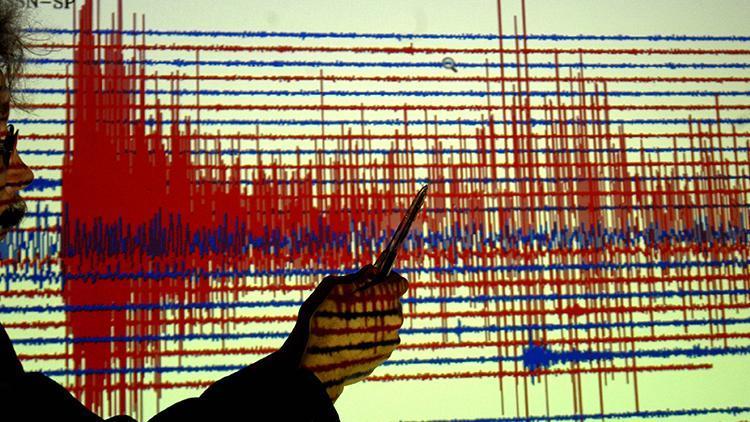 Son dakika... Endonezyada 7.3 büyüklüğünde deprem