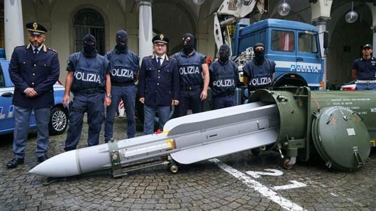 İtalya’da Neo-Nazi operasyonu: Füze ele geçirildi