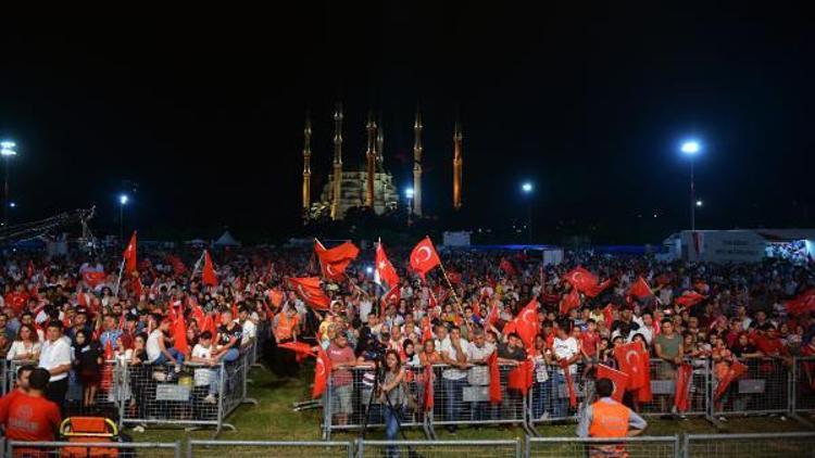 Adanada 15 Temmuz anma etkinliğine on binler katıldı