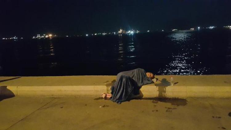 Zeytinburnunda taksiden inen kadın koşarak denize atladı