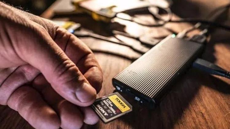 Dünyanın en hızlı SD kart okuyucusu satışa çıkıyor