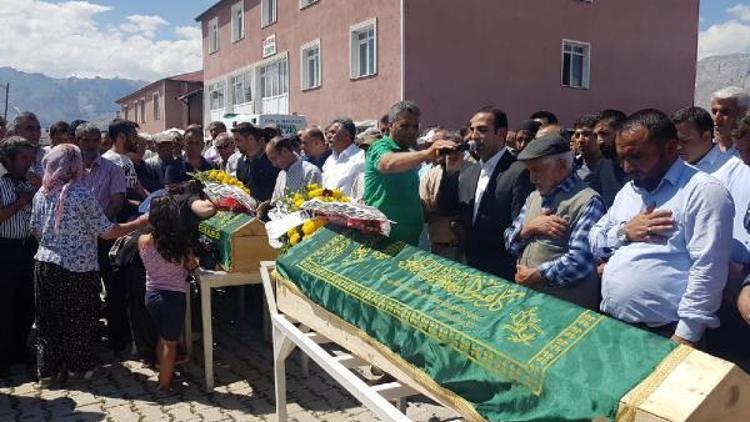 PKK patlayıcısıyla ölen Ayaz ve Nupelda kardeşler, toprağa verildi