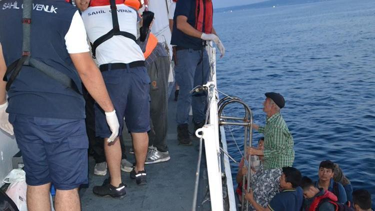 Ayvalık açıklarında 40 göçmen yakalandı
