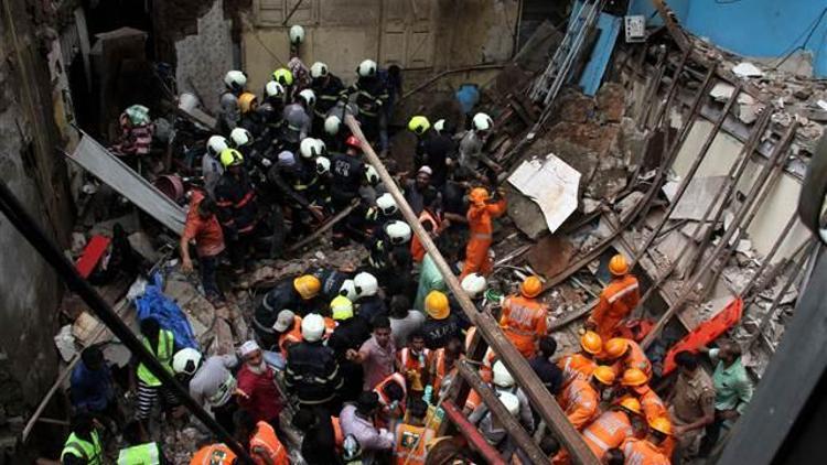 Hindistanda çöken binada ölü sayısı 14e çıktı