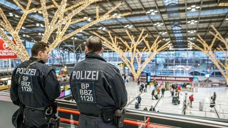 Almanya’da havaalanında bin 568 silah yakalandı
