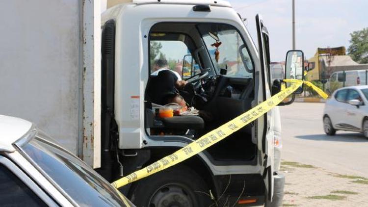Kamyonet şoförü, aracında ölü bulundu