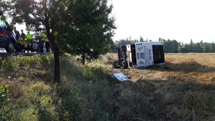 Afyonkarahisarda yolcu otobüs devrildi: 7 yaralı