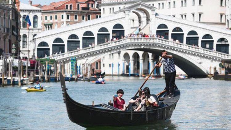 Venedik’te köprü altında kahve pişiren iki Alman, kentten atıldı