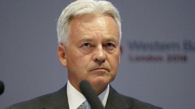 Son dakika... İngilterede kritik isim Alan Duncan istifa etti