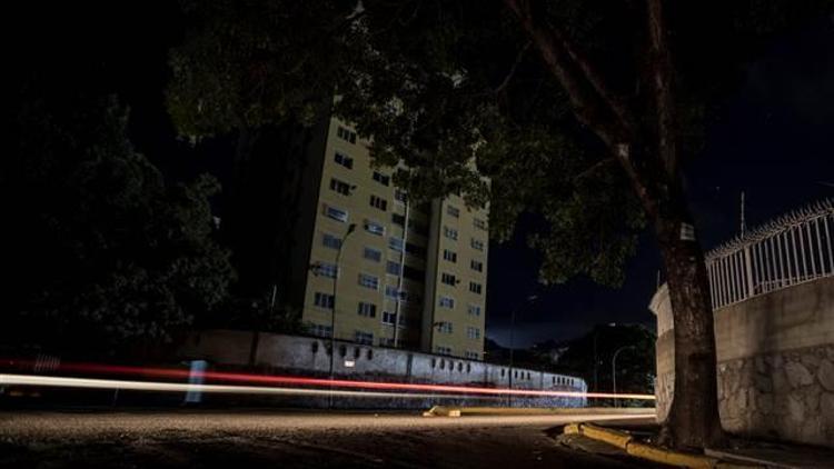 Venezueladaki elektrik kesintisinin sebebi açıklandı