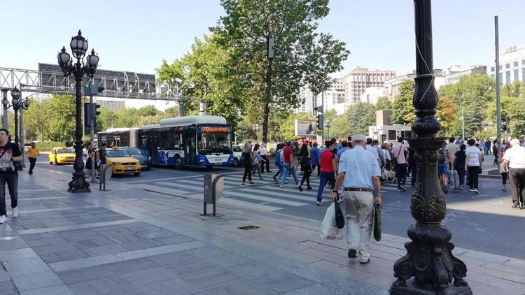 Çöplüğe dönen saksılar kaldırıldı