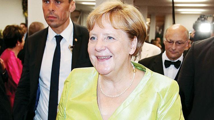 Merkel niye yalnız gitti