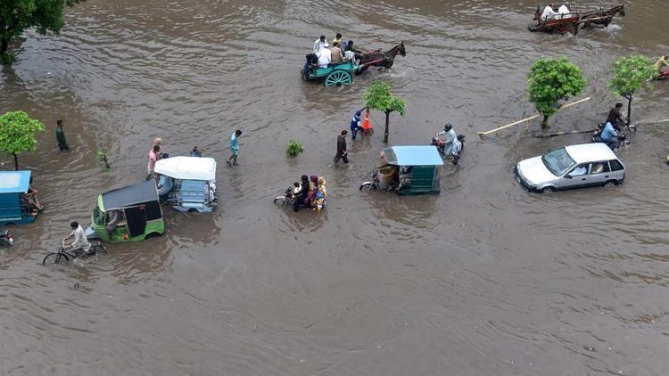Hindistandaki aşırı yağışlarda 18 kişi hayatını kaybetti