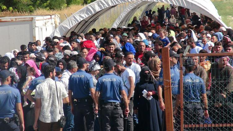 Öncüpınardan bayram için giden Suriyeli sayısı 5 bini aştı