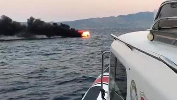Bodrumda tekne yandı, denize atlayan 2 kişi kurtarıldı