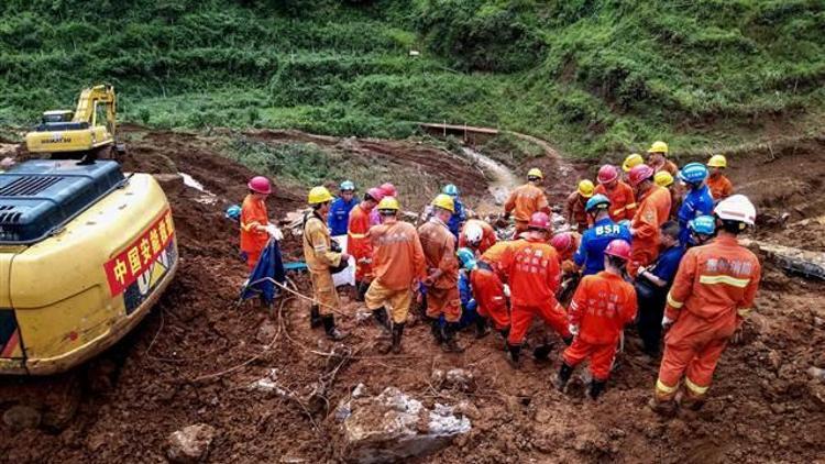 Çin’deki toprak kaymasında ölü sayısı artıyor