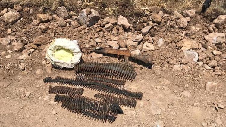 Pervaride PKKnın silah ve mühimmatı ele geçirildi