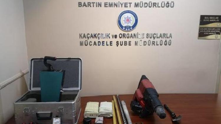 Anadolunun tek yol anıtında kaçak kazı yapan 6 defineci yakalandı
