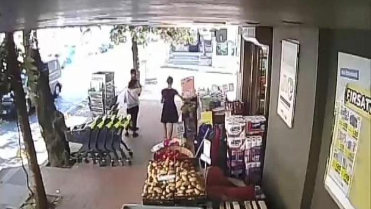 Hırsızlık yaptıktan sonra markette alışveriş yapan şüpheliler kamerada