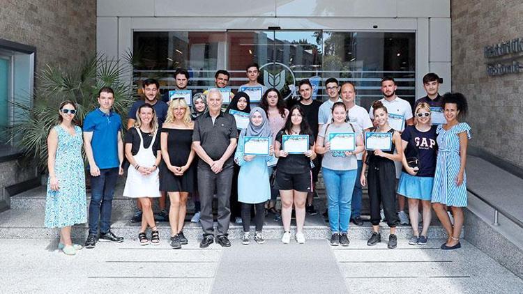 14 başarılı öğrenciye İzmir’de yaz okulu etkinliği
