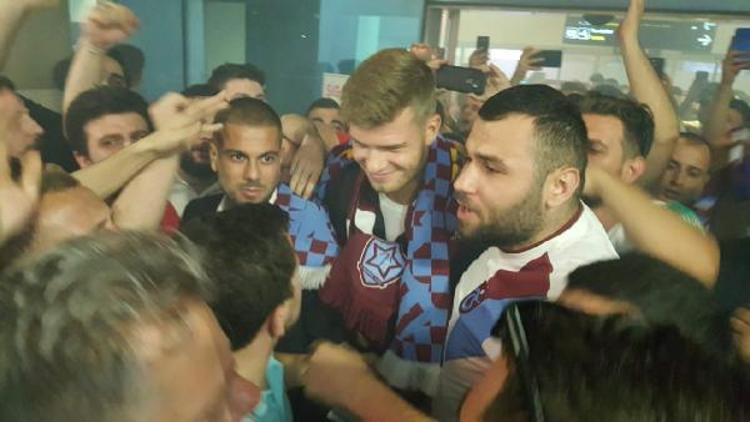 Trabzonsporun yeni forveti Alexander Sörlothe coşkulu karşılama