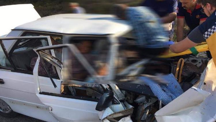 Çanakkalede iki otomobil çarpıştı: 2 ölü, 2 yaralı