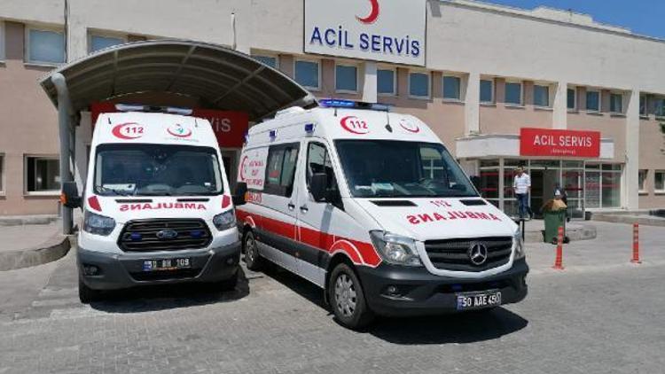 Azerbaycanlı turistleri taşıyan midibüs devrildi: 14 yaralı