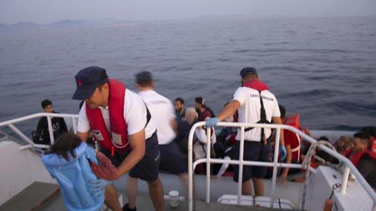 Dikilide 45 kaçak göçmeni Sahil Güvenlik uçağı yakalattı
